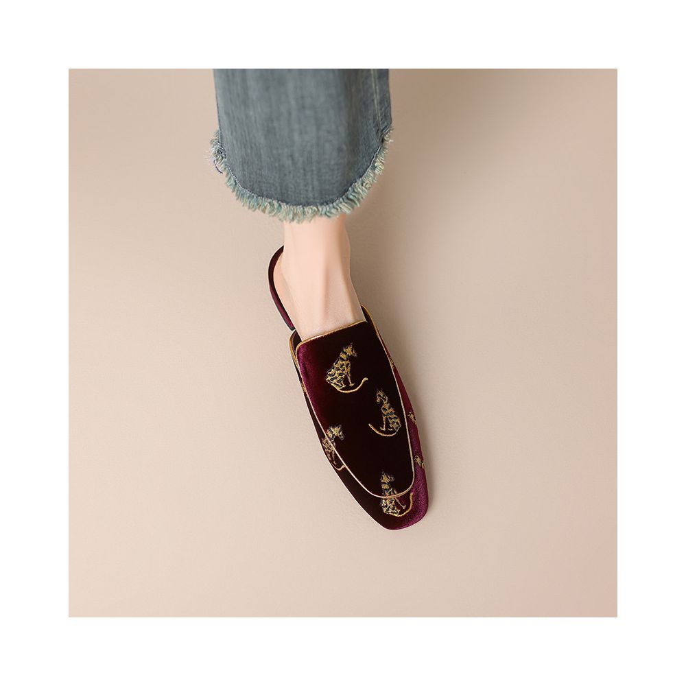 Diao er Little Cheetah Women s Summer Cloth Embroidered Flat Mules Closed Toe Half Slip Sandals image 3