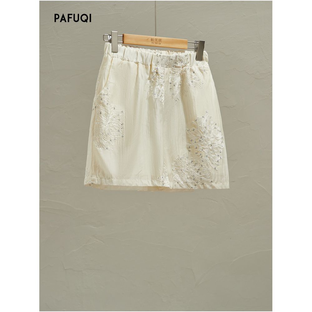 Improved New Chinese Style Sequin Embroidery V Neck Three Quarter Sleeve Shirt and Shorts Set for Women Summer 2026 New Arrival image 4