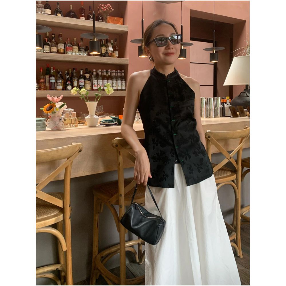 Exquisite New Chinese Style Stand Collar Cheongsam Top for Women 2025 Summer High End Black Jacquard Sleeveless Button Down Blouse image 2