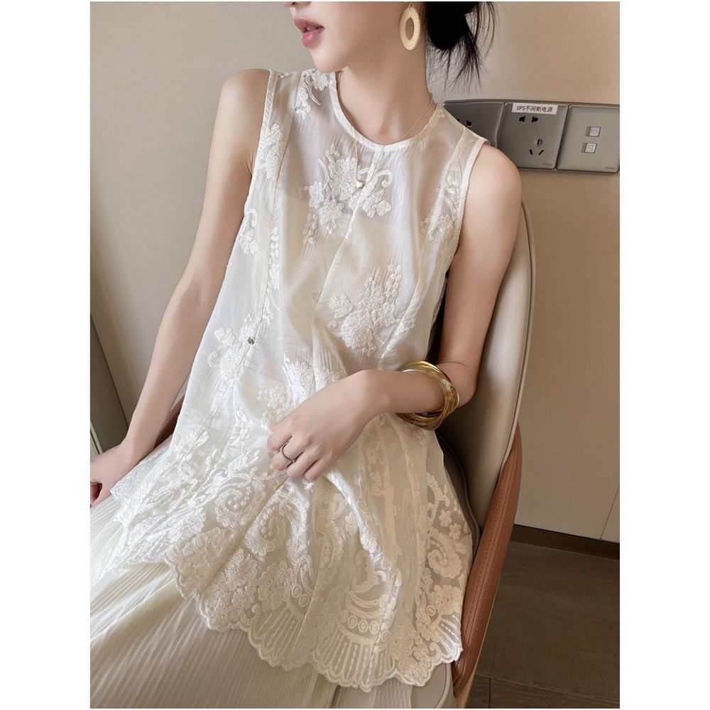 PINKEEN Off white Round Neck Sleeveless Jacquard Top for Women Summer 2026 New Style Elegant Chinese Style Top image 2