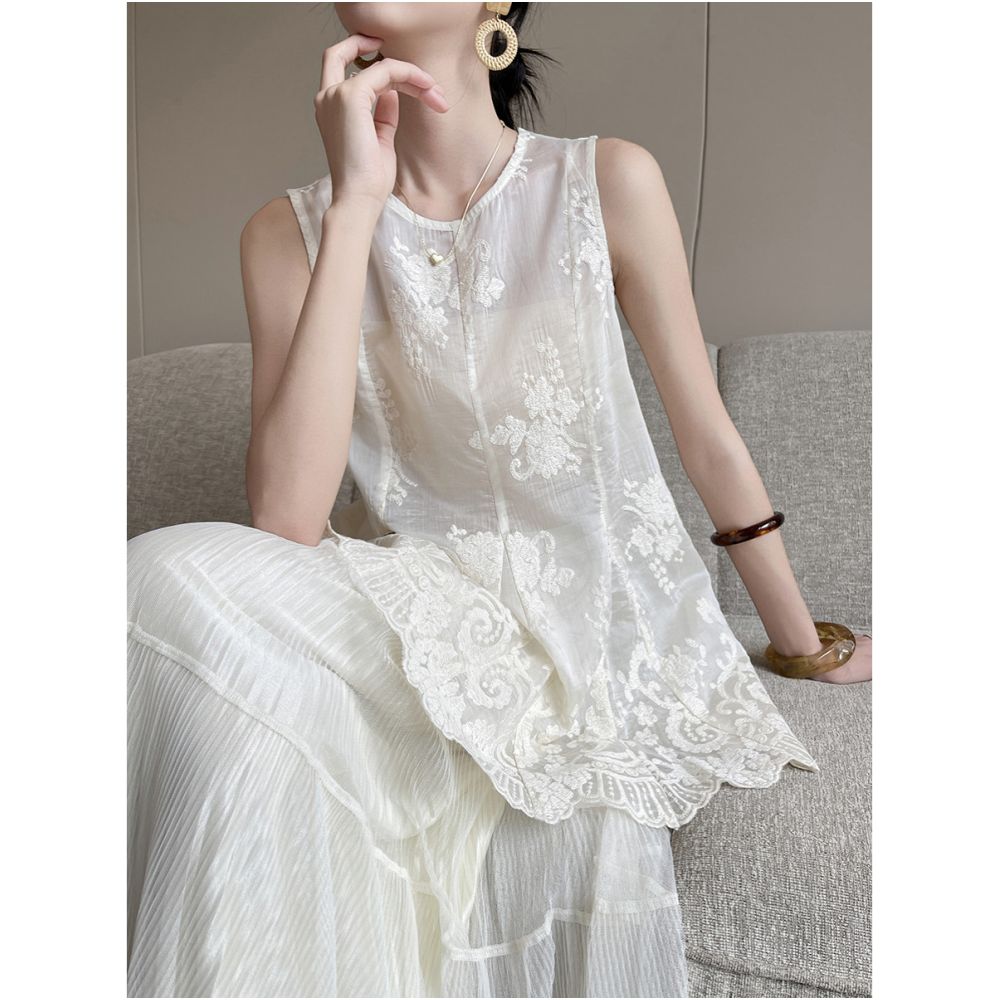 PINKEEN Off white Round Neck Sleeveless Jacquard Top for Women Summer 2026 New Style Elegant Chinese Style Top image 3