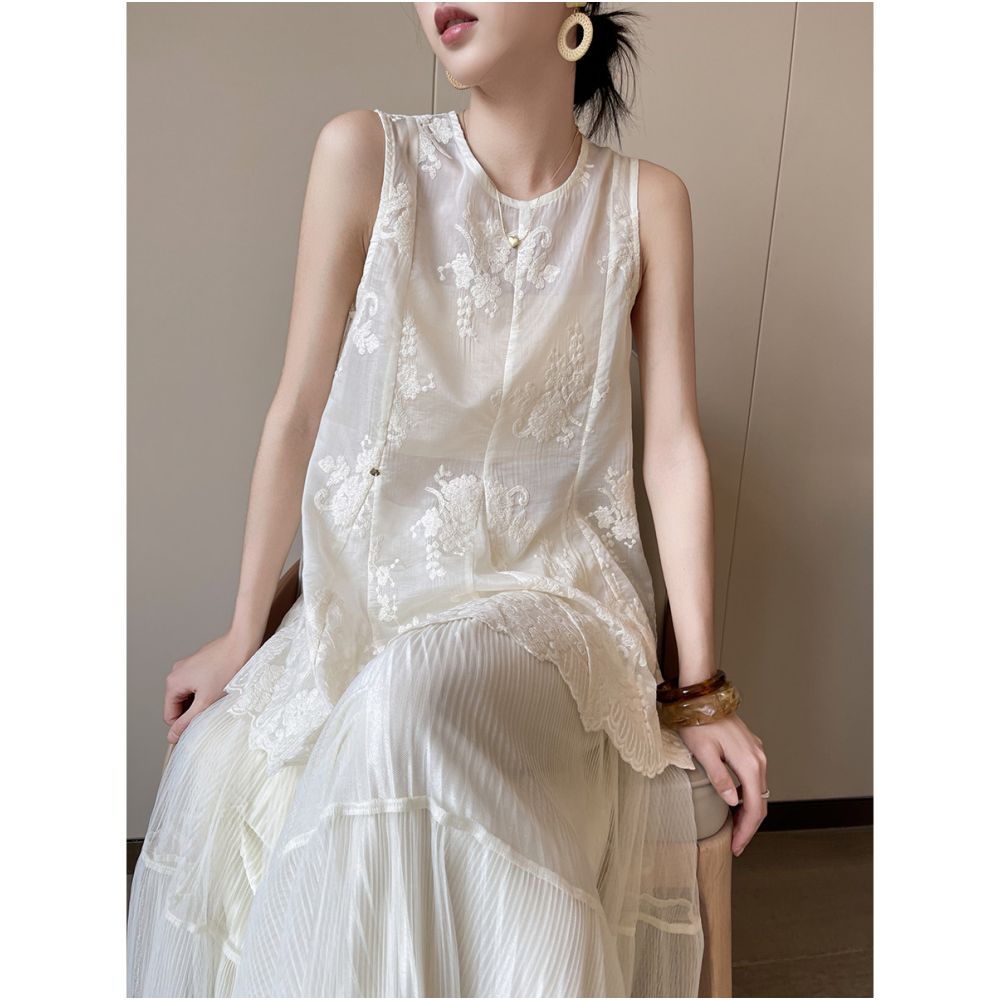 ASAYA6776 – Ivory Whisper Embroidered Top 🤍🕊️