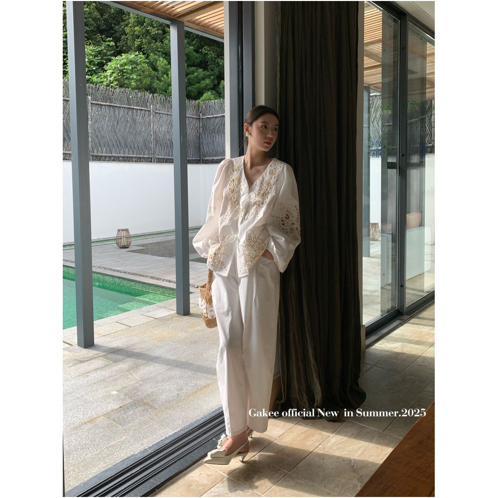 Gakee official French style white long sleeved shirt for women new autumn style high end slimming embroidered shirt image 1