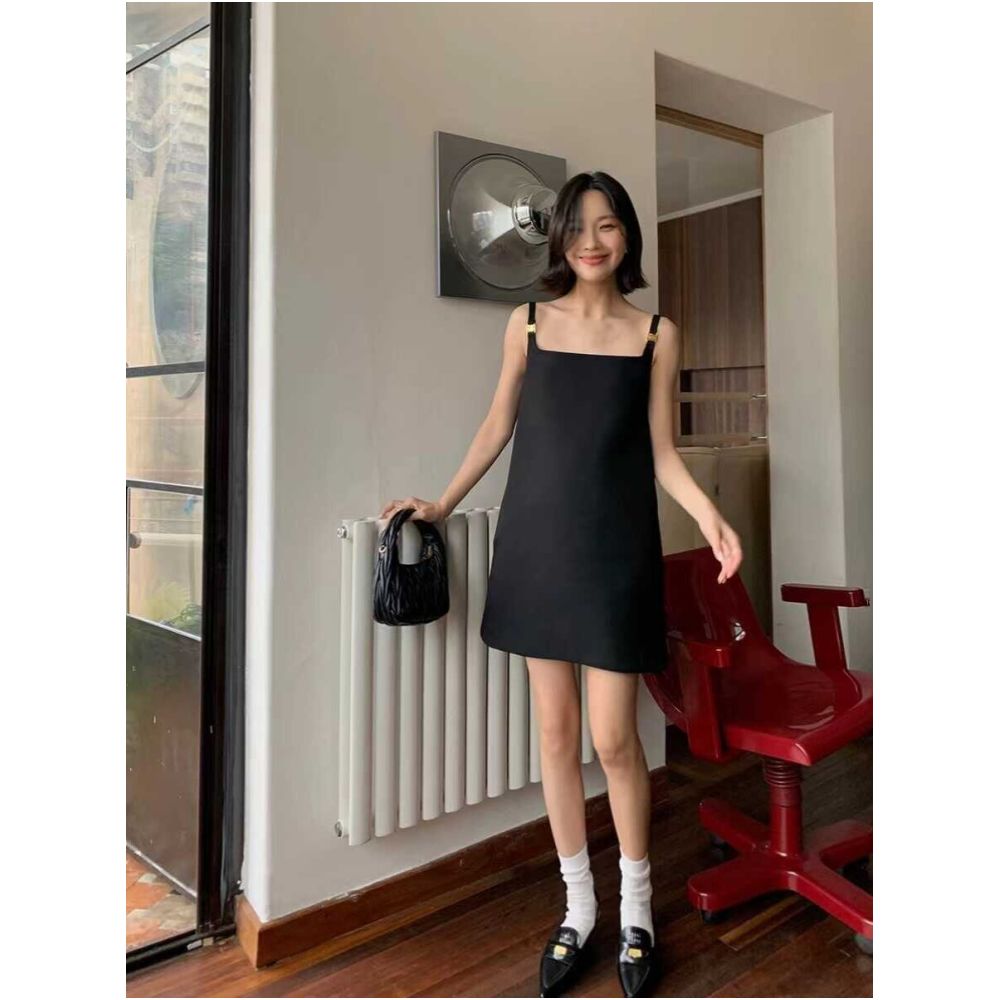 26ss European Style Spring Autumn Korean Style Gold Buckle Suspender H line Fashionable Little Black Dress Versatile and Stylish Women s Dress image 1