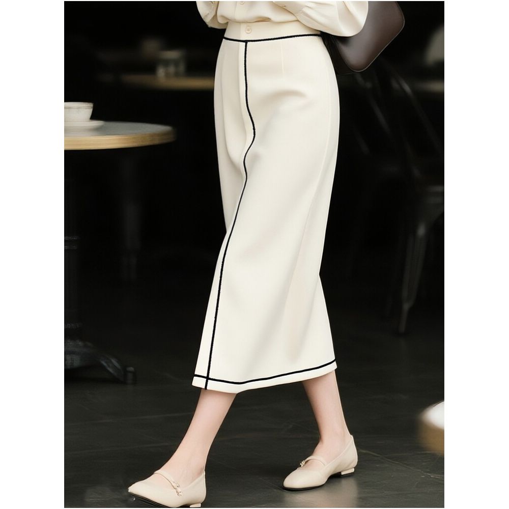 Elegant and youthful sophisticated and graceful this 2026 Autumn Winter new arrival features a super beautiful beige shirt and skirt two piece set image 3