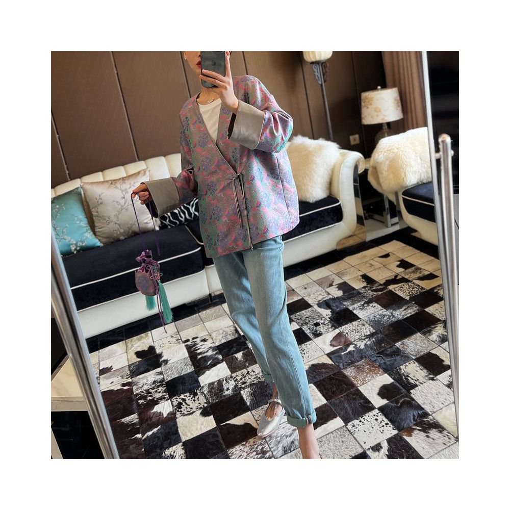 Yang Mi s same style silk Song brocade jacket new Chinese style gilded contrasting color top V neck tassel buckle women s short jacket mulberry silk blend image 4