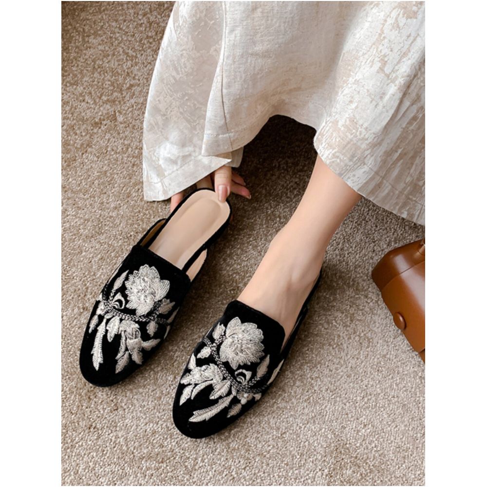 Italian MoneLinda Chinese Style Embroidered Closed Toe Half Slip On New Chinese Style Low Heel Sandals image 1