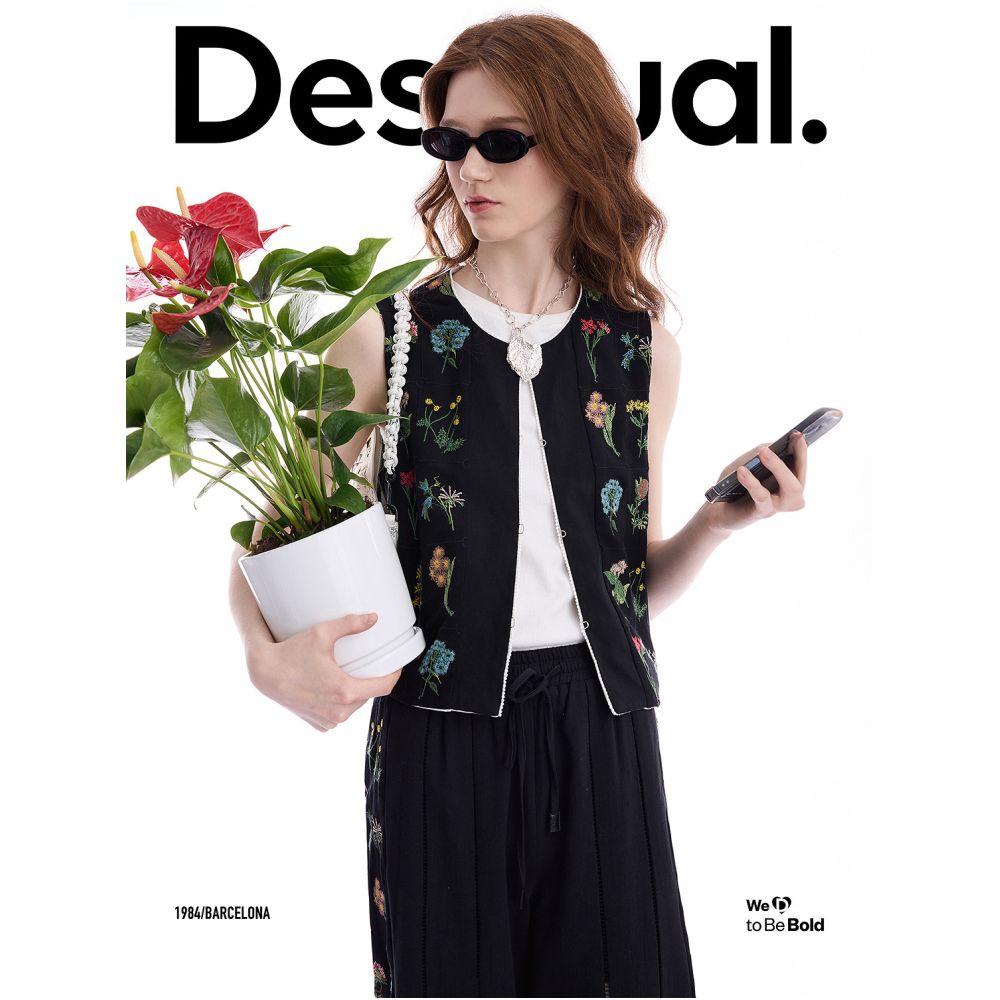 Desigual Spring Summer 2026 New Arrival Embroidered Patchwork Reversible Sleeveless Vest for Women image 4