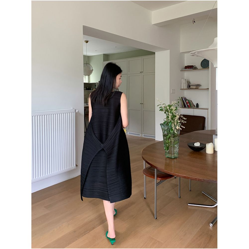 Artistic Miyake style pleated dress for women flowing and loose fit concealing the tummy elegant sleeveless midi dress image 3