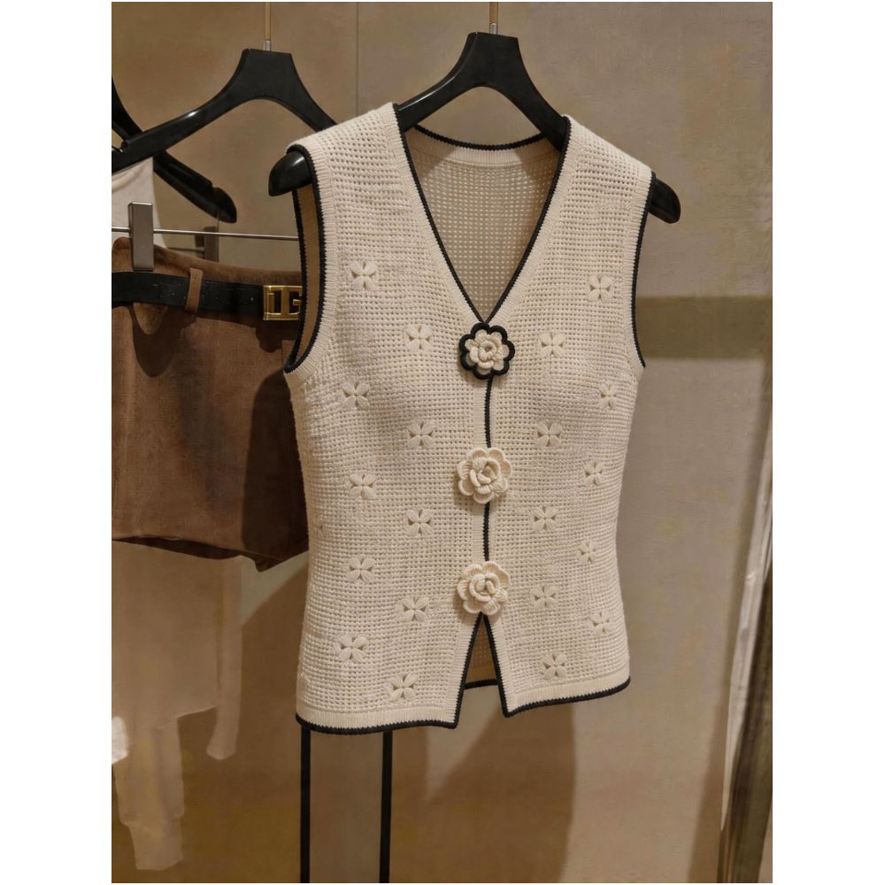 Lazy and sweet V neck vest with 3D floral knit women s summer sleeveless waist cinching design youthful and flattering top image 4