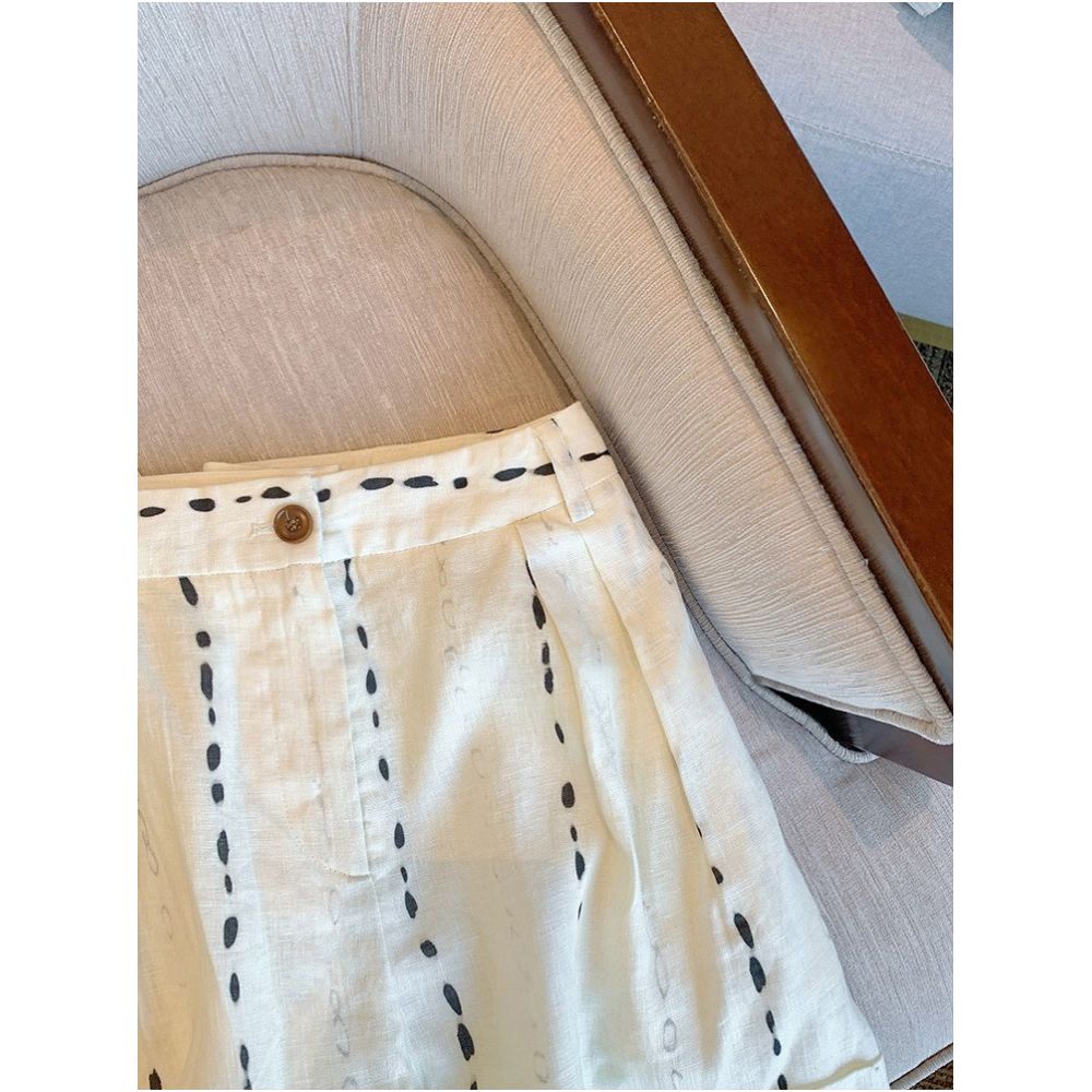 Old Qian s laid back striped print linen casual shorts unisex summer style high waisted slimming wide leg pants image 1