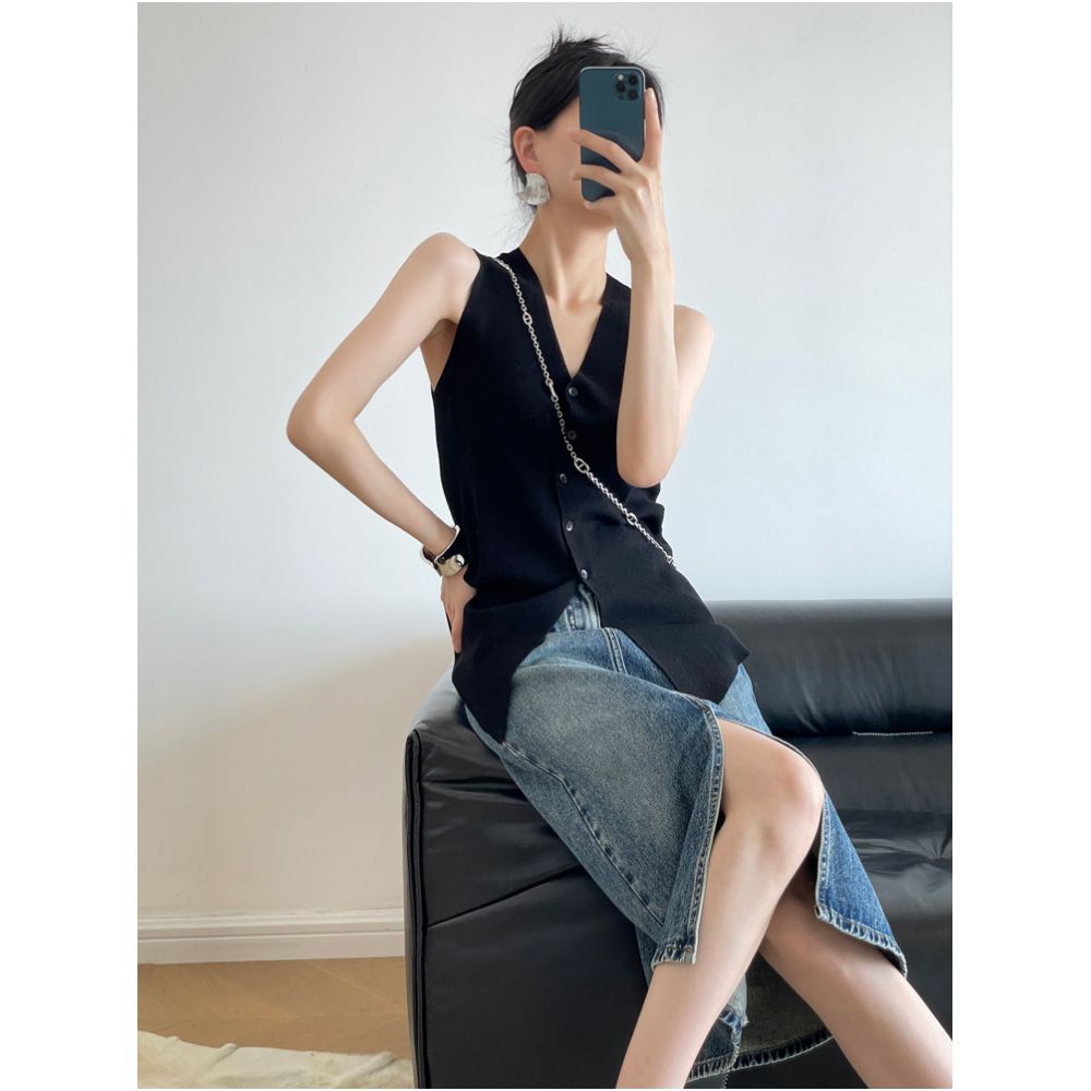 Limited quantity of original export stock to Japan Summer French V neck sleeveless knitted vest cardigan luxurious women s vest top image 2