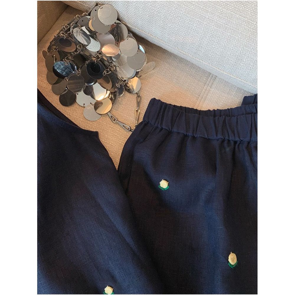 Retro navy blue embroidered floral vest set unisex summer versatile round neck sleeveless top and shorts two piece set image 2