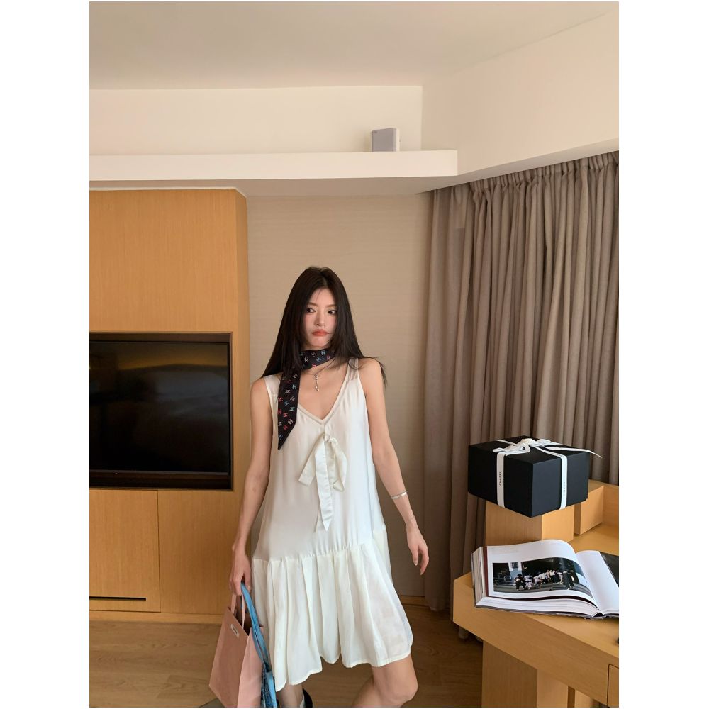 Big Dog with Braces Gardenia First Love First Love Sensation Tie Waist V Neck Patchwork Sleeveless Vest Dress image 1