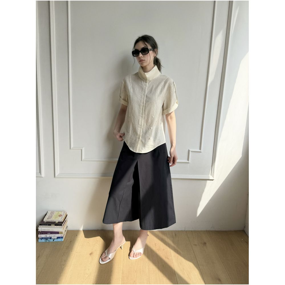 RREIKO Vertical Striped Textured Seersucker Shirt with Snap Buttons Short Sleeves Shell Buttons and Waist Defining Fit image 4