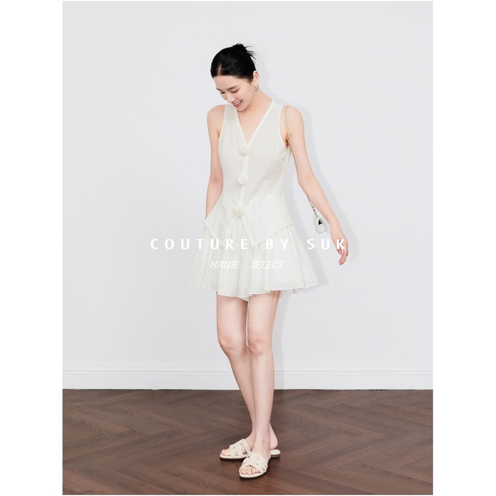 SUK Qionghua Nongying French V neck floral shirt for women white top high waisted short skirt and pants set image 1