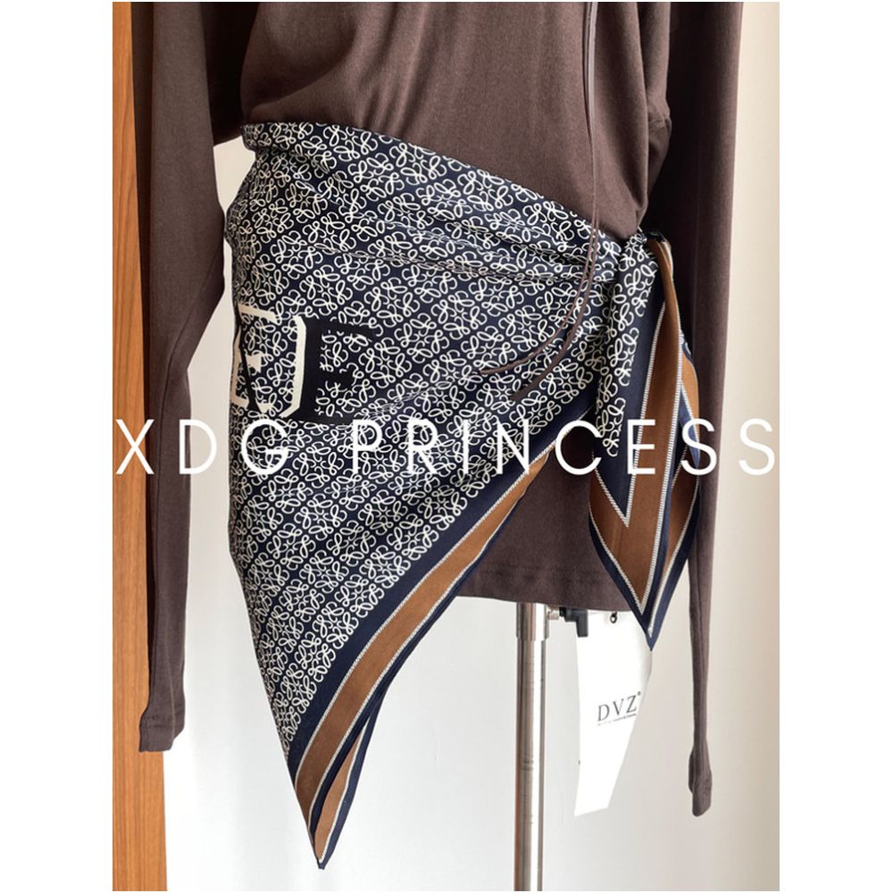 Limited quantities of original export items from South Korea Retro old money style fashionable silk scarves printed triangular scarves butt curtains layered accessories image 1