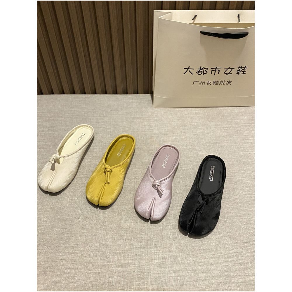 Chinese style round toe split toe pig s trotter soft sole half slippers for women 2026 new style flat wearable slip on comfortable single shoes image 1