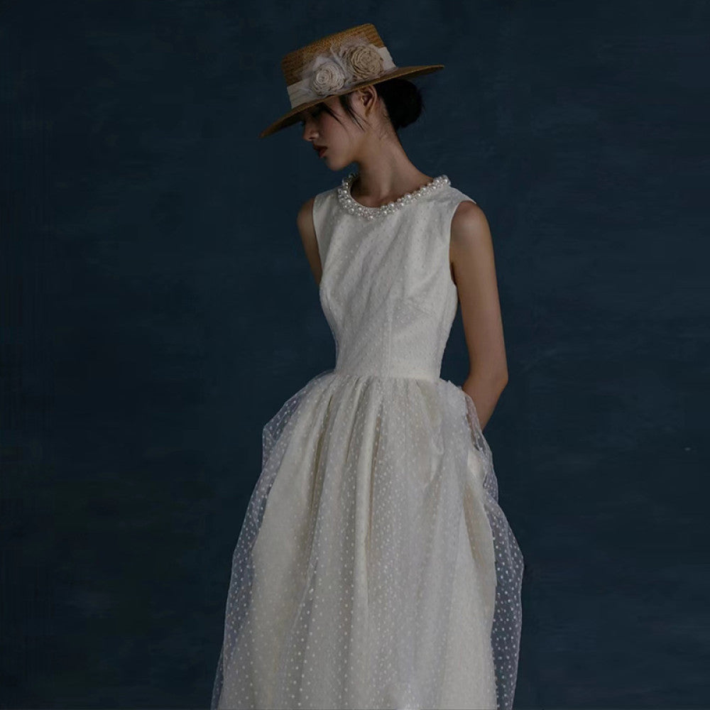 French Hepburn style light wedding dress high end design niche outdoor yarn simple retro bridal registration dress image 3