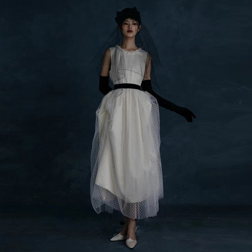 French Hepburn style light wedding dress high end design niche outdoor yarn simple retro bridal registration dress image 4