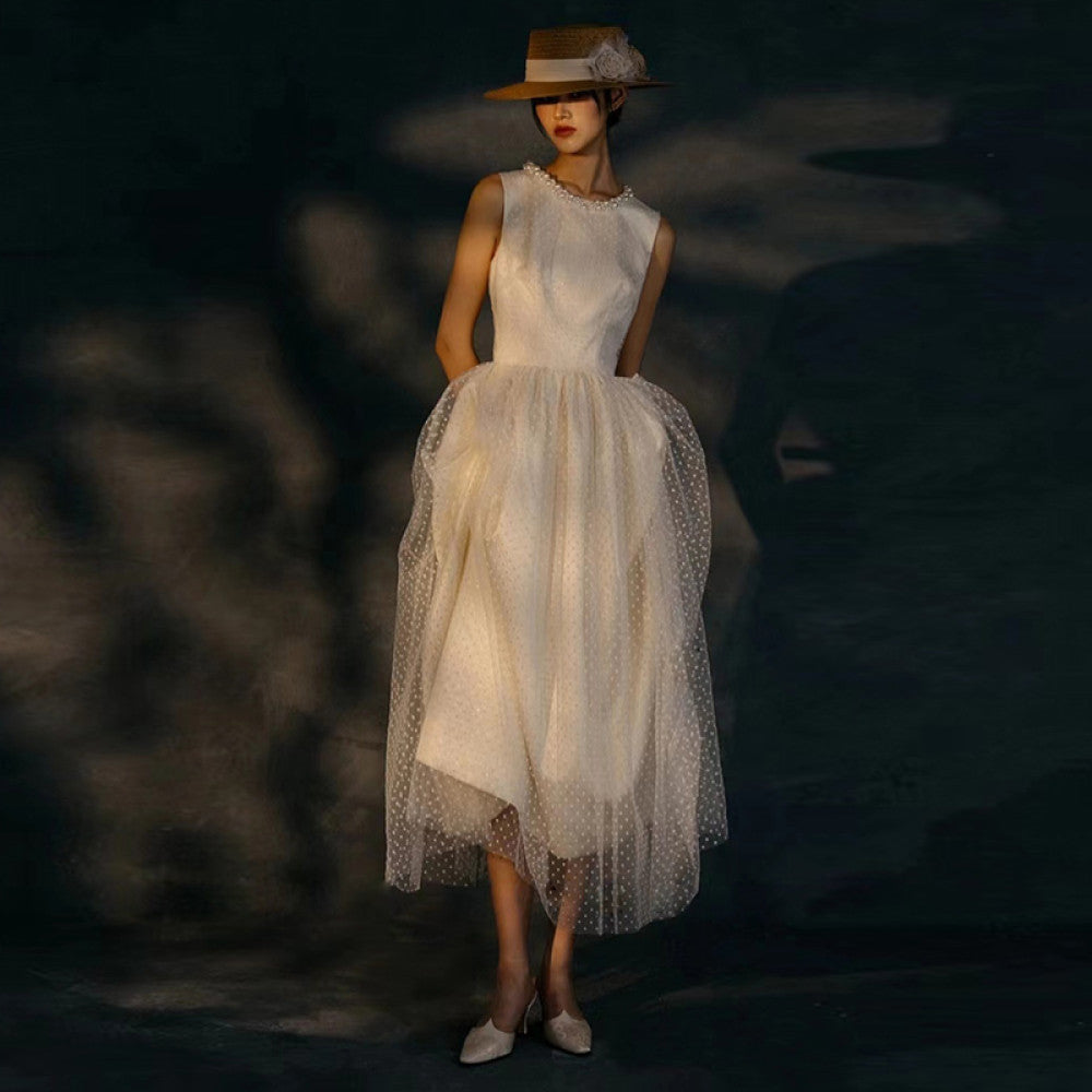 French Hepburn style light wedding dress high end design niche outdoor yarn simple retro bridal registration dress image 0