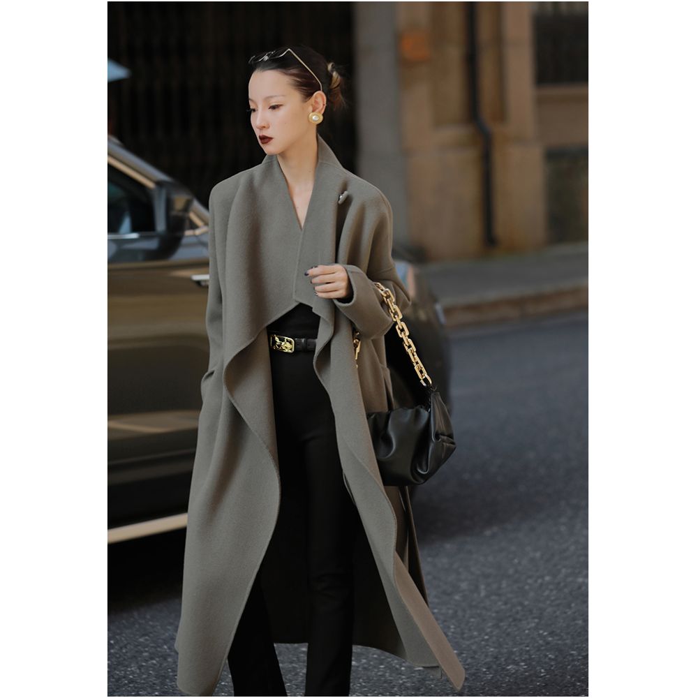Mogas Poison Home Customized Cool and Luxurious White Wool Coat with Large Silhouette and Stylish Appearance Thin and Long Coat for Women in Autumn and Winter image 3
