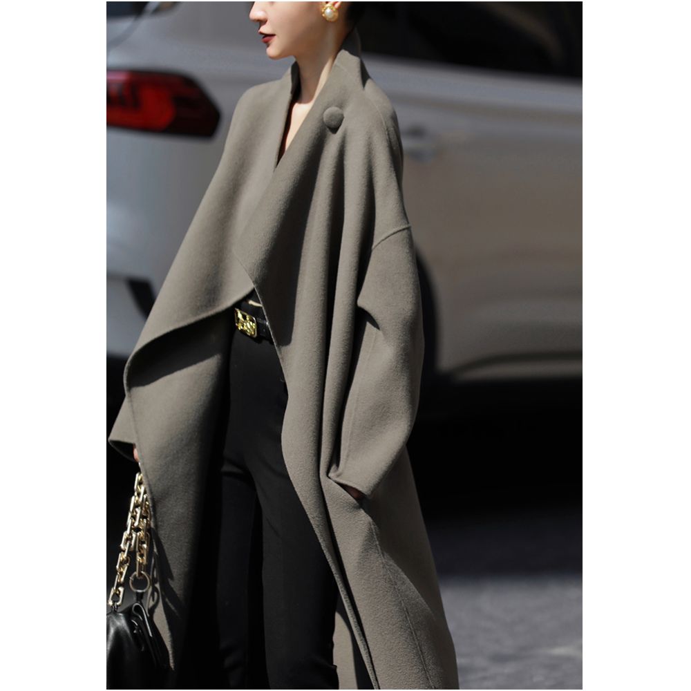 Mogas Poison Home Customized Cool and Luxurious White Wool Coat with Large Silhouette and Stylish Appearance Thin and Long Coat for Women in Autumn and Winter image 4