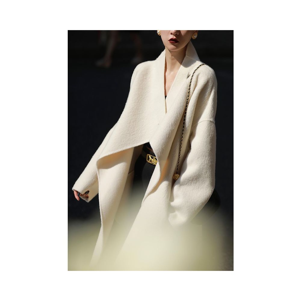 Mogas Poison Home Customized Cool and Luxurious White Wool Coat with Large Silhouette and Stylish Appearance Thin and Long Coat for Women in Autumn and Winter image 21