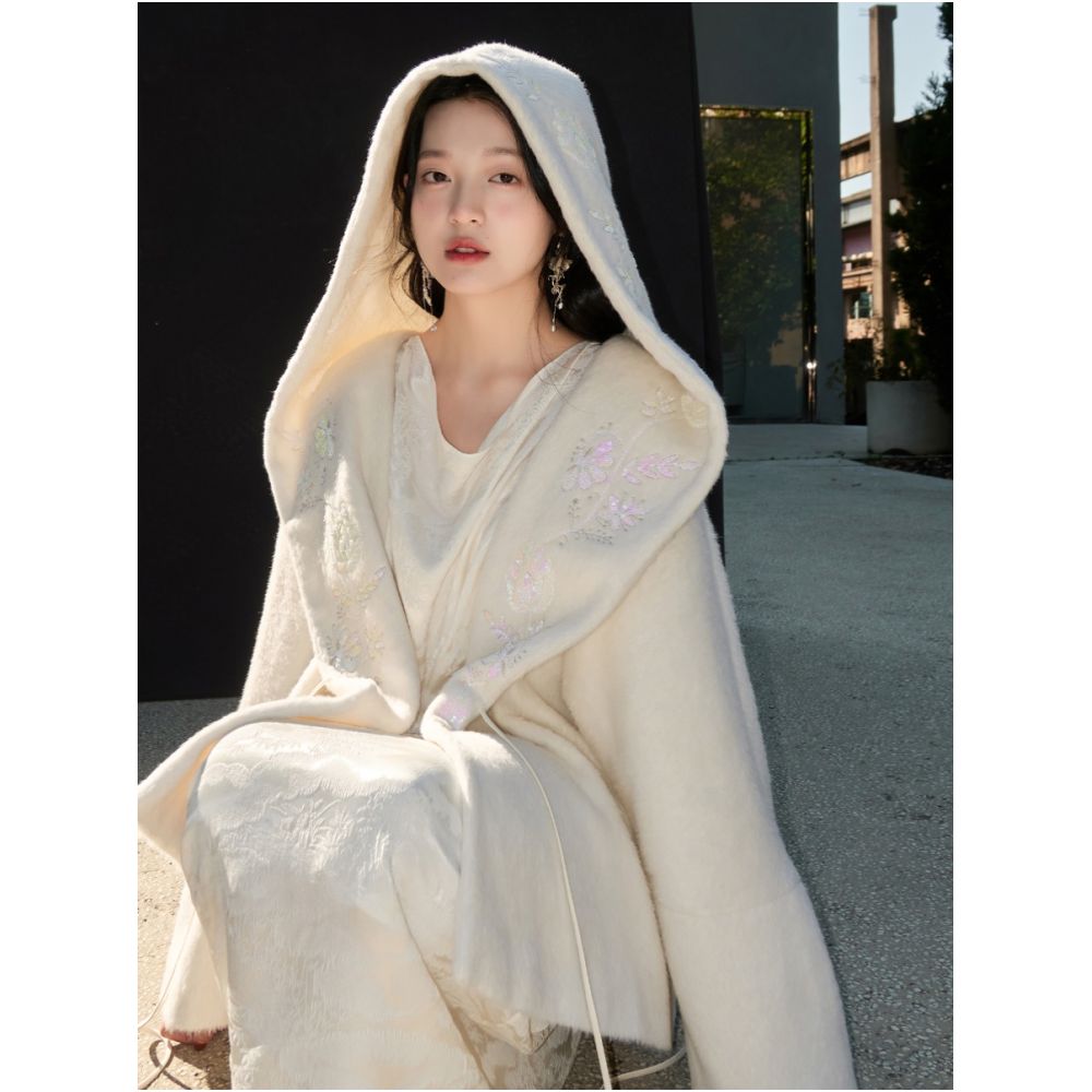 Alpaca wool heavy industry iridescent bead embroidery milk white short cloak jacket image 1