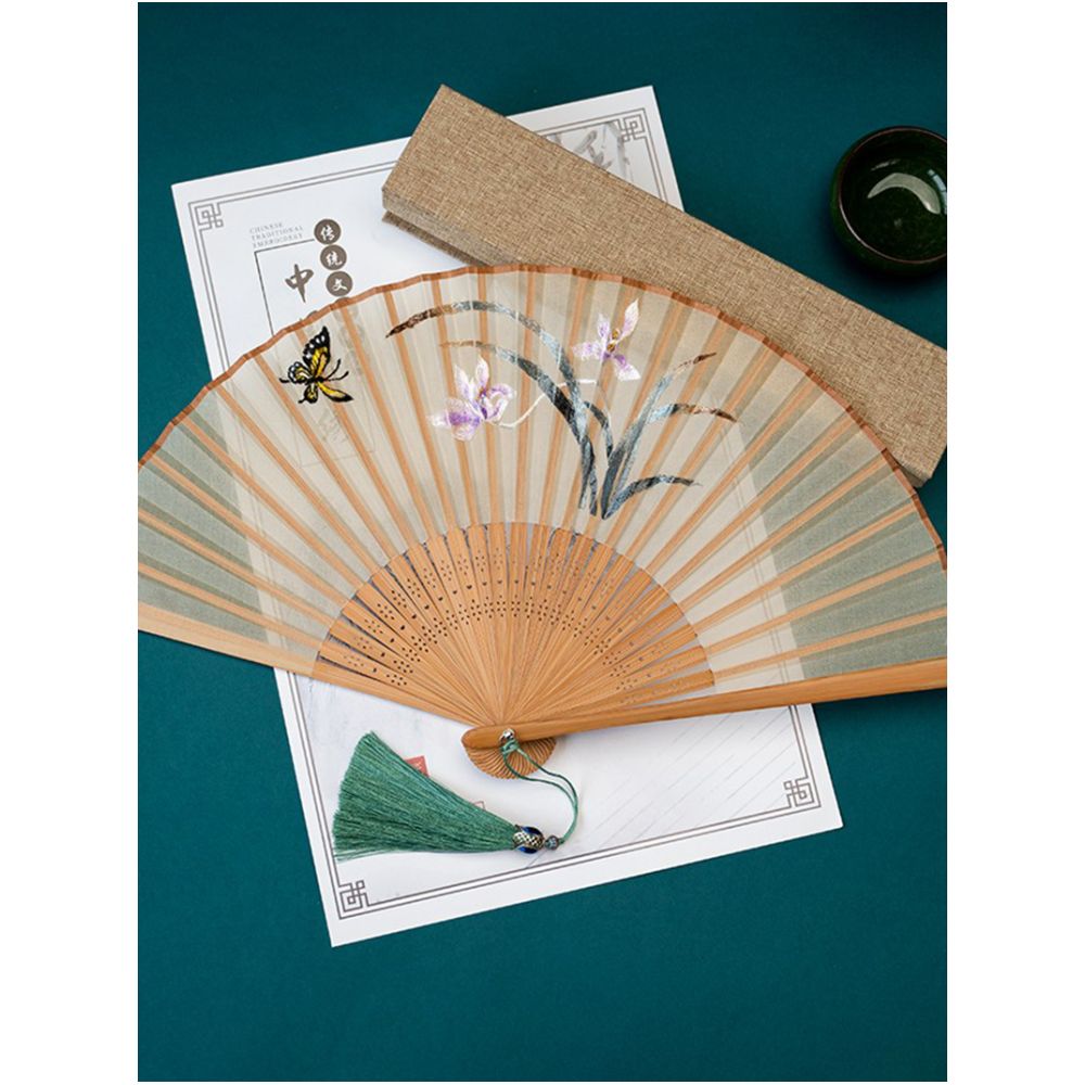 Suzhou embroidery folding fan ancient style embroidery fan ancient costume Hanfu folding fan dance prop Suzhou embroidery beauty handicraft gift image 3
