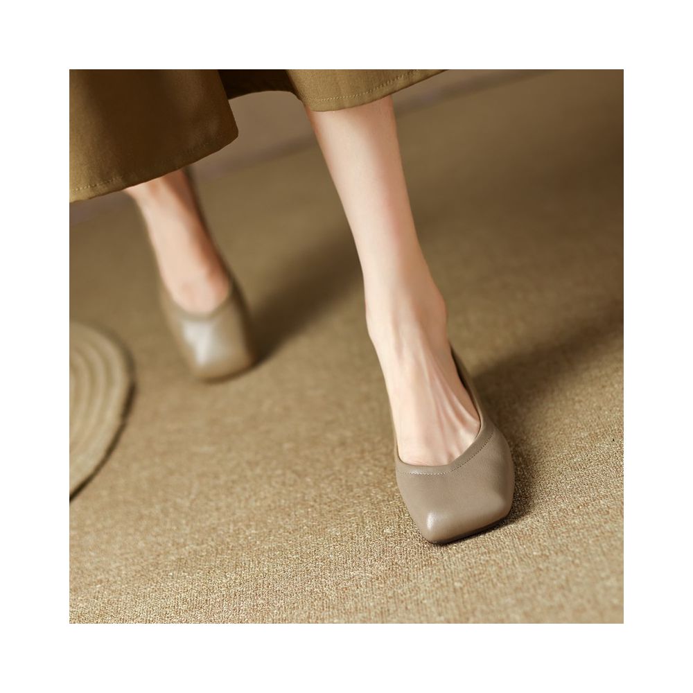 The store manager keeps their own new style Comfortable and stylish Genuine leather square toe shallow mouth single shoe for women simple and versatile commuting thick heel 3cm image 4