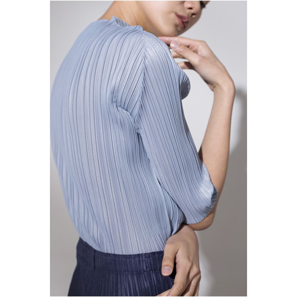 Whitecube early spring mid sleeve design T shirt with three quarter sleeves and a otaku style top with pleats and short sleeves as a base for women image 11