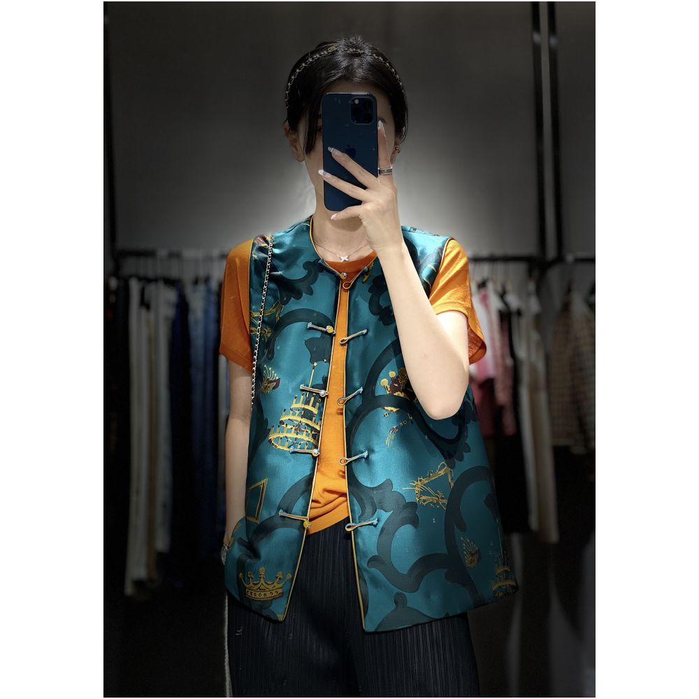 Town store baby JCL769 looks at butterfly entering orchid room stand up collar button sleeveless versatile vest top spring autumn winter image 17