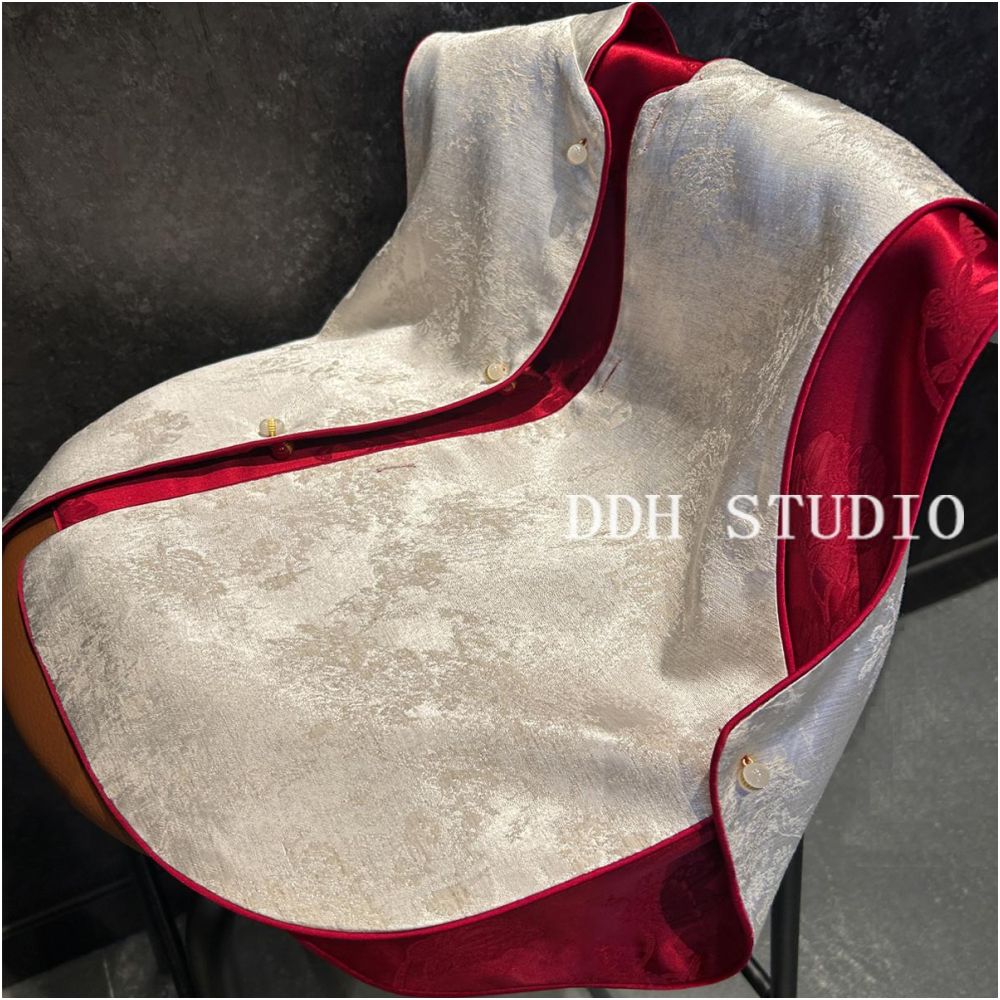 Retro red double sided Chinese standing collar vest retro jacquard New Year greeting Chinese style vest top early spring style image 5