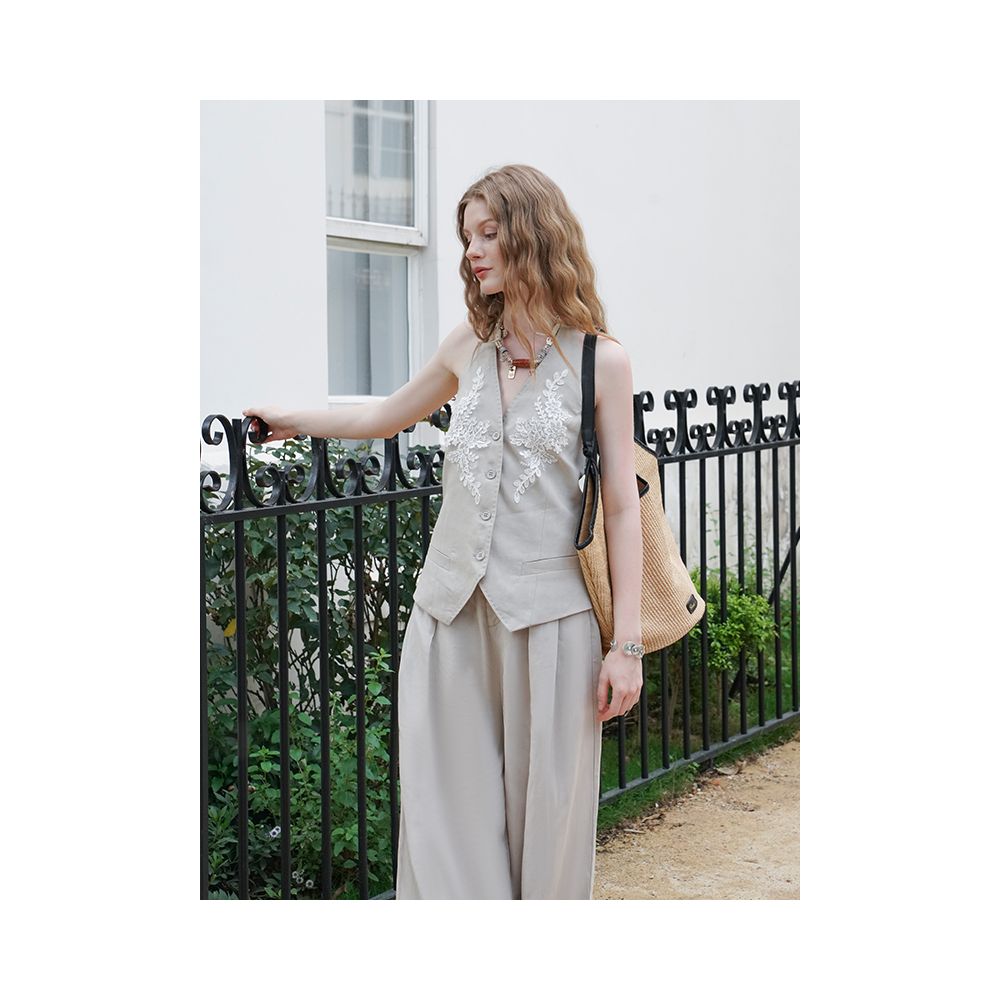 MioraStudio French Linen V neck Embroidered Lace Top Old Money H shaped Suit Vest Set Women s Summer image 4