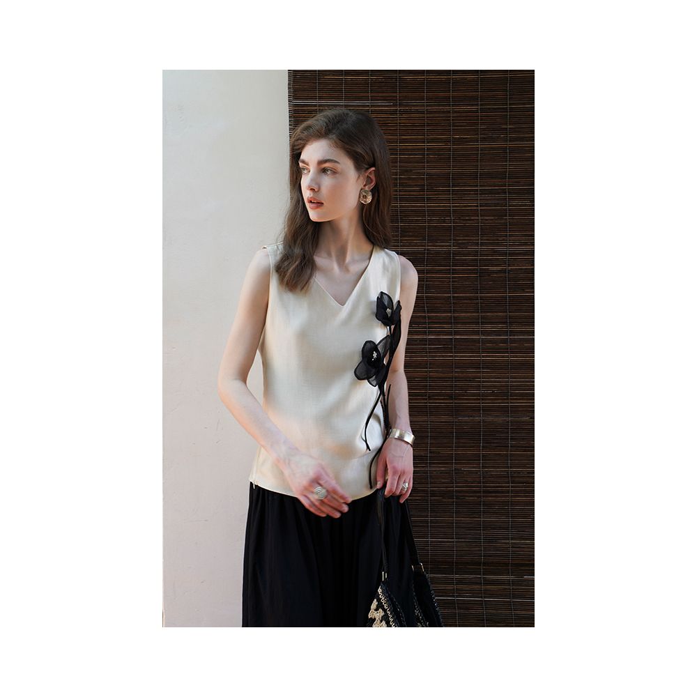 miorastudio French retro tulip 3D floral minimalist top versatile and elegant V neck blouse image 4