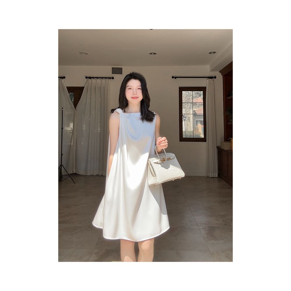 Guo Jiuni s temperament is a one necked twisted satin loose and slimming sleeveless vest dress a summer minimalist dress image 0