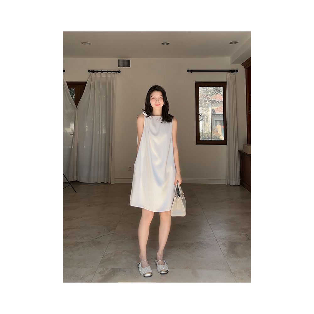 Guo Jiuni s temperament is a one necked twisted satin loose and slimming sleeveless vest dress a summer minimalist dress image 2