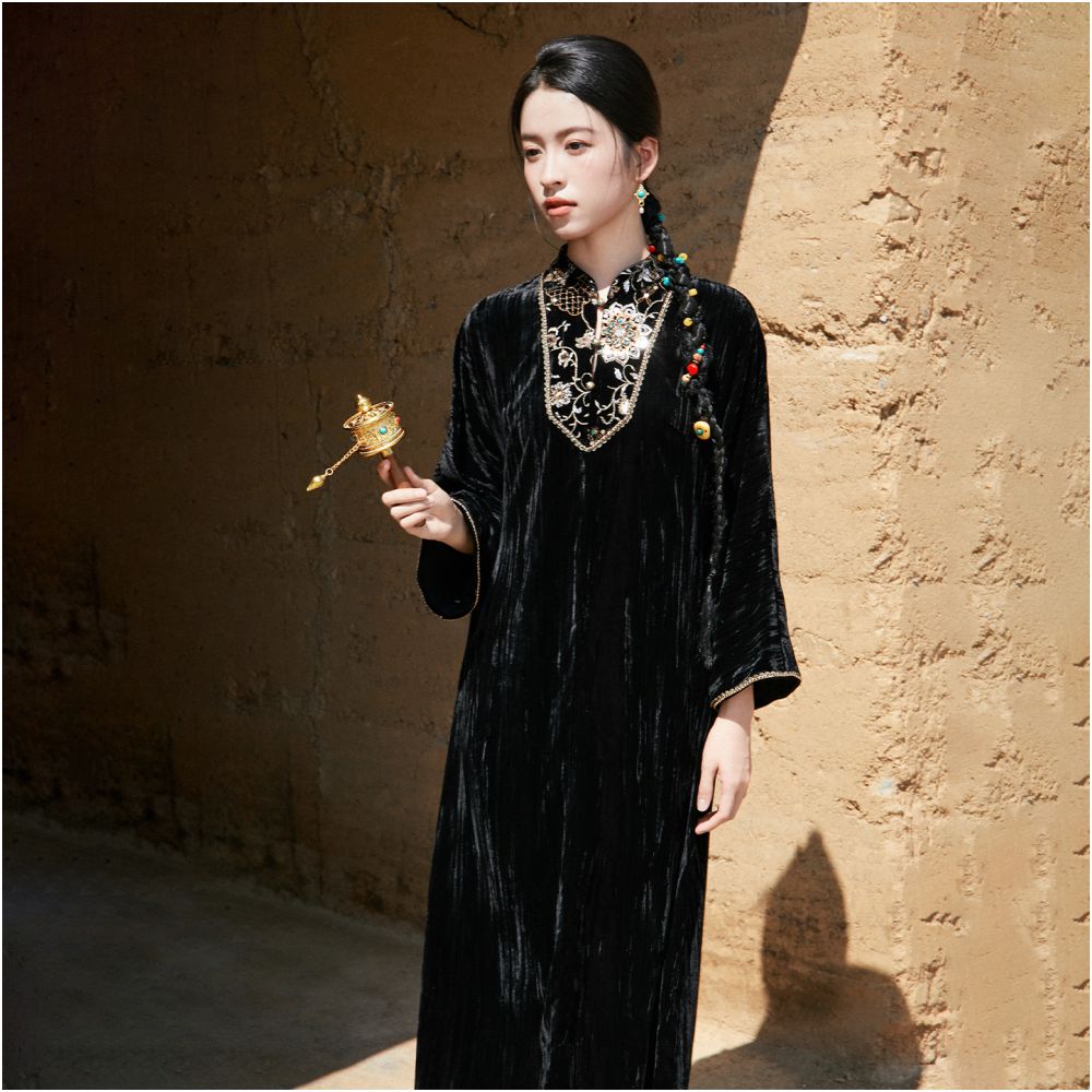 Anytime Light Glow Heavy Embroidery New Chinese Style Stand Collar Velvet Dress for Women image 2