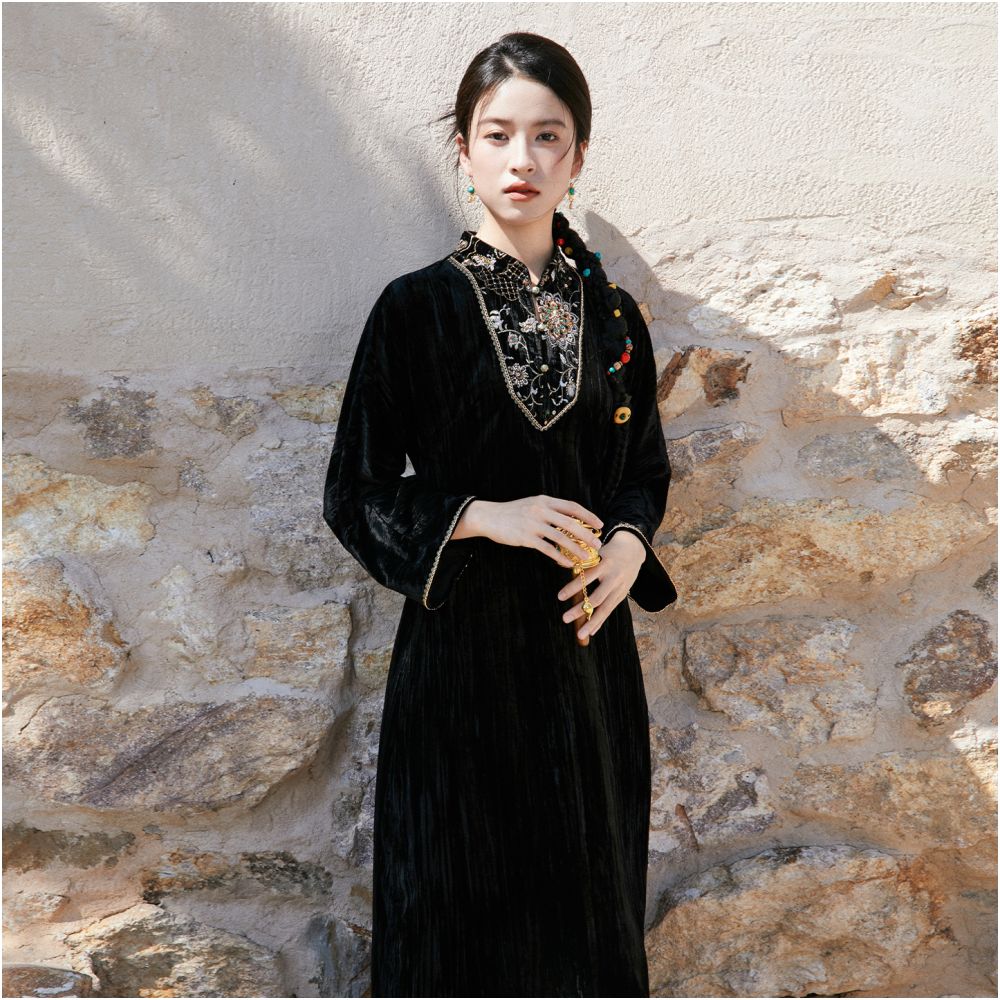 Anytime Light Glow Heavy Embroidery New Chinese Style Stand Collar Velvet Dress for Women image 11