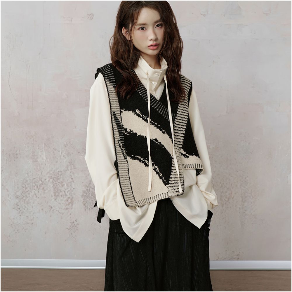 JfYanYan Lava Beach Vest Women s Unique V neck Knitted Tank Top Irregular Design Feel Stacked Shoulder image 0