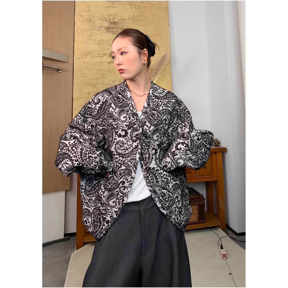 Luobian Fuguang Jinse Original Designer Retro Jacquard Jacket Loose Bat Sleeve Top for Women image 2