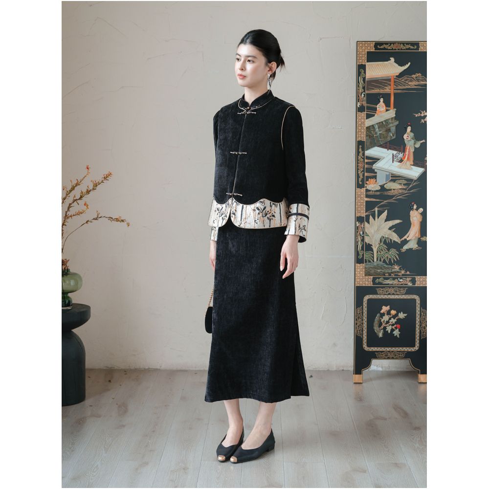 New Chinese style vest women s 2025 autumn and winter new style Chinese style high end retro elegant button top with camisole image 3