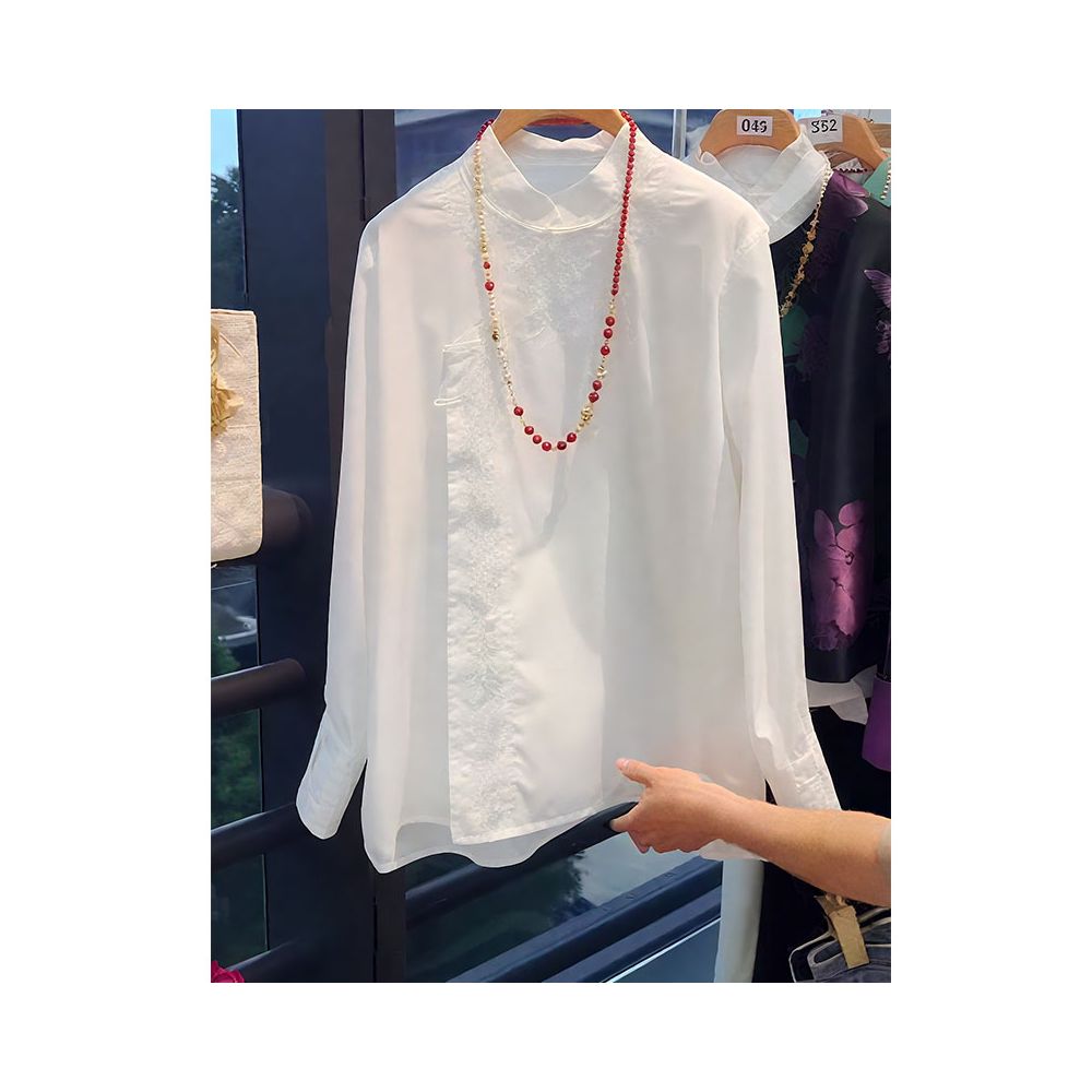 New Chinese style heavy industry embroidery retro buckle Chinese style shirt for women 2025 new long sleeved white versatile top autumn image 1