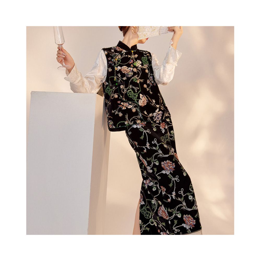 2025 Autumn Winter New Style Women s Clothing Modified Cheongsam with Chinese Stand Collar and Embroidered Vest New Chinese Retro Set image 4