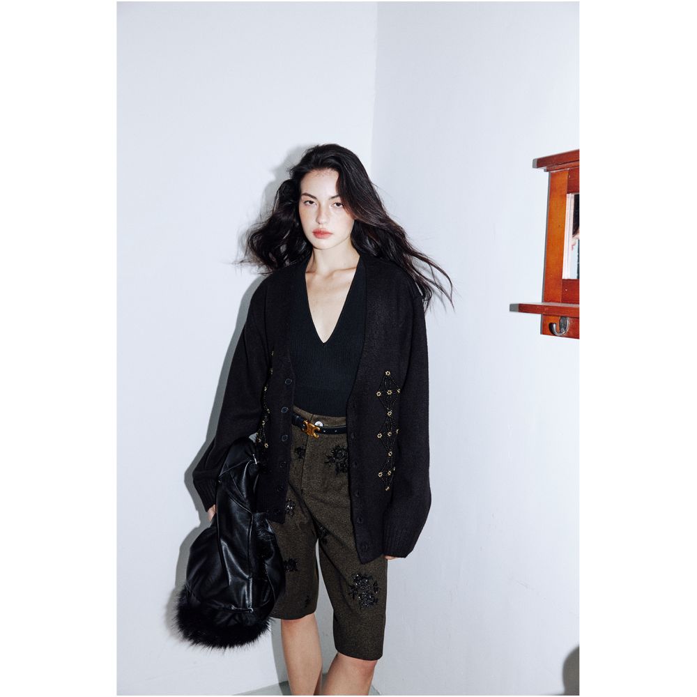 Rosebanks forgive me for being a detail freak Heavy industry old money style diamond grid nail beads V neck wool cardigan image 2