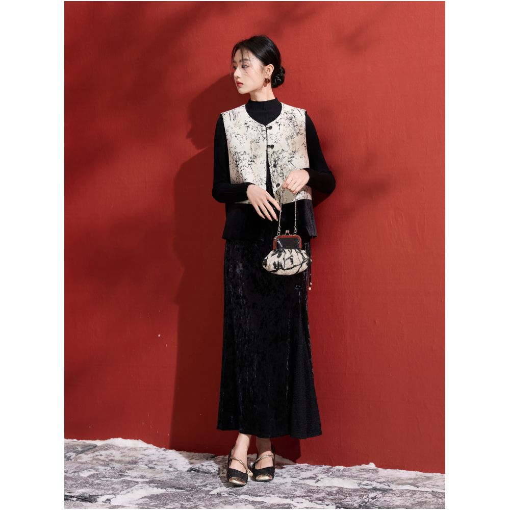 Three color wind shaking green bamboo 2025 autumn and winter new style new Chinese style thermal storage cotton vest jacket women s vest C image 4