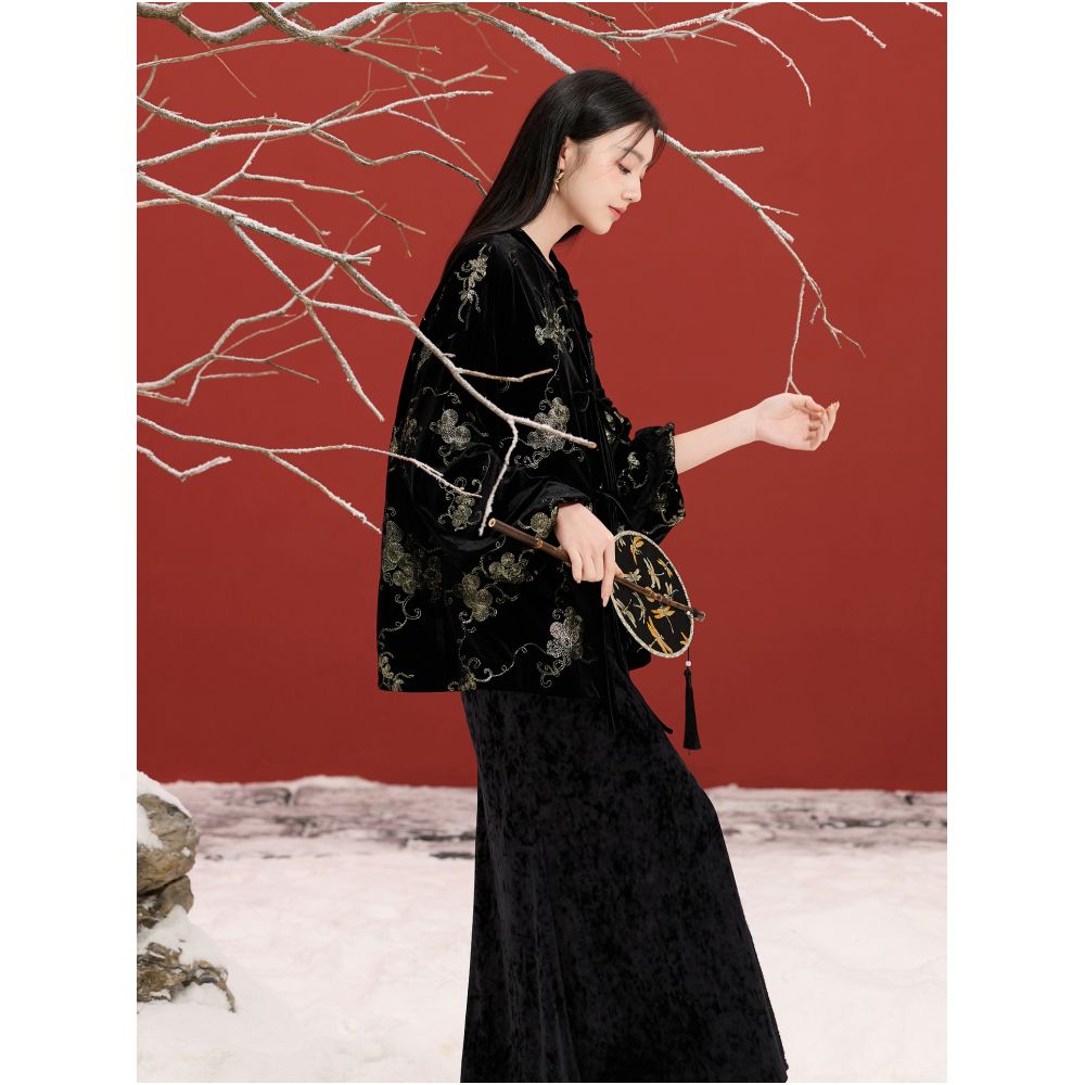 Three color sunset melting gold 2025 autumn and winter new style new Chinese velvet jacket lantern sleeve top women s C image 4