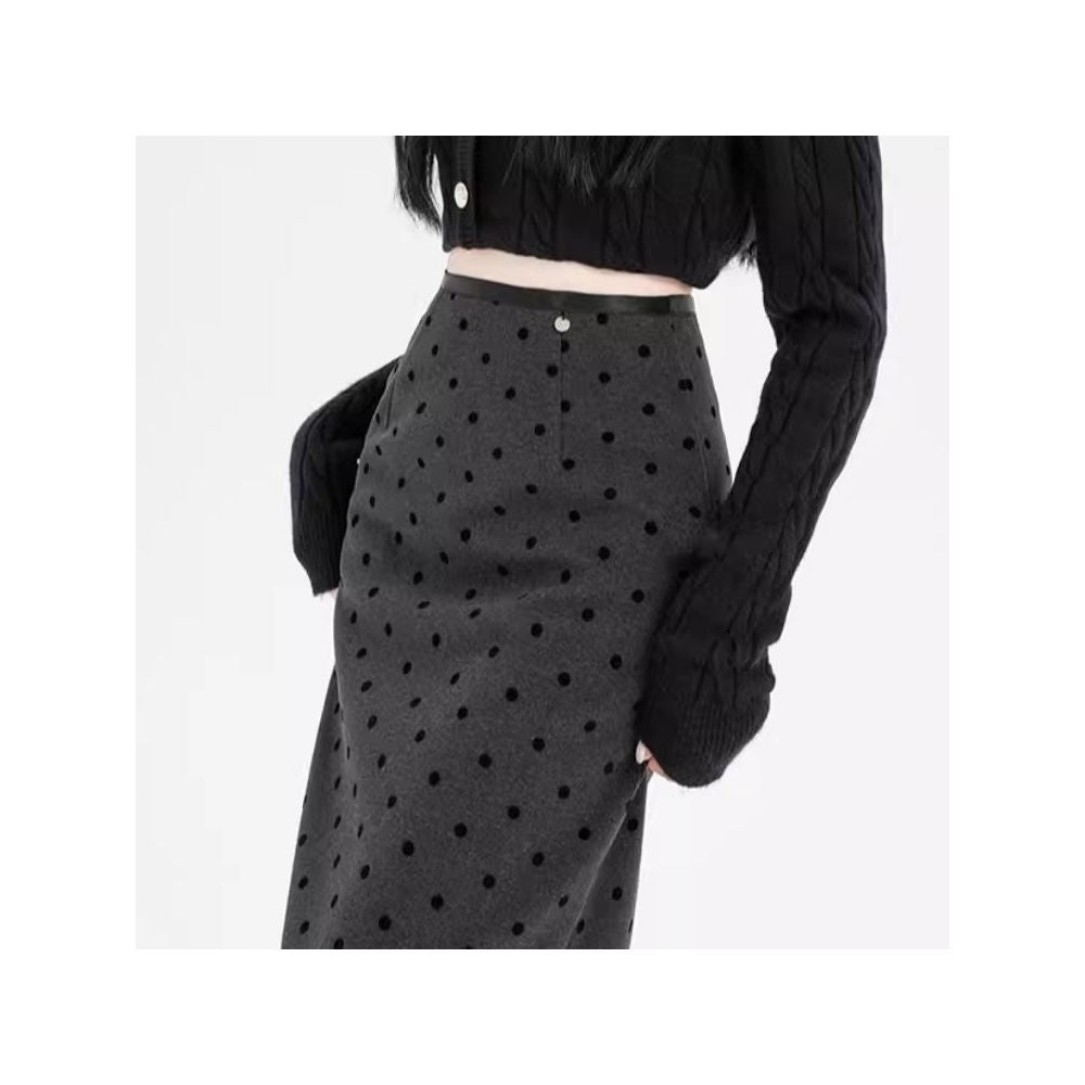 ASAYA5318 – Noir Dot Sleek Knit Skirt ✨🖤