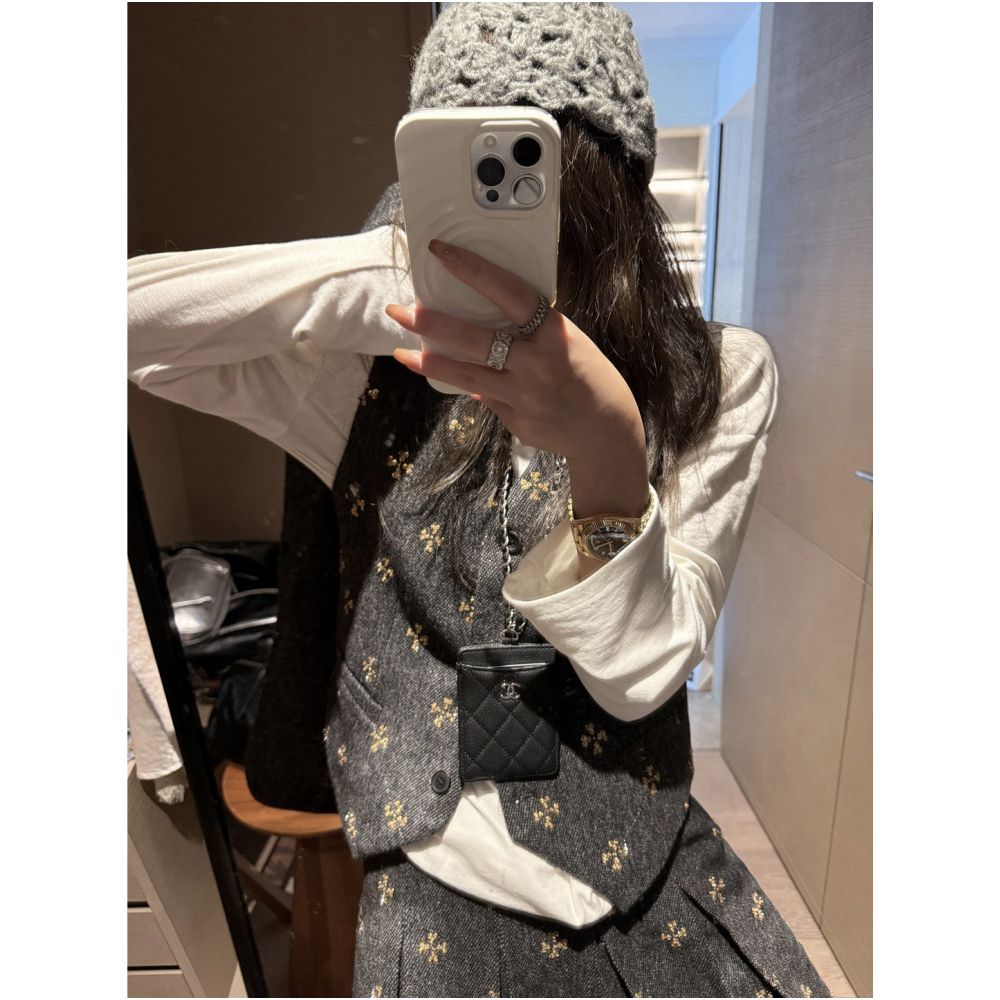 Miu style outfit Nail bead gray vest for women in autumn 2025 new heavy industry heiress layering clothes on the vest image 2